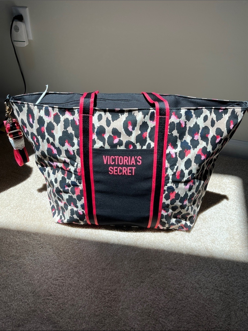 Victoria's Secret Jumbo Beach Bag - Picture 2 of 10